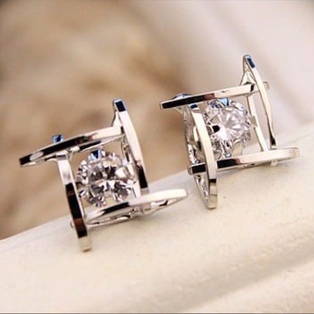 New Silver Tone Diamond Stud Earrings - Picture 1 of 4